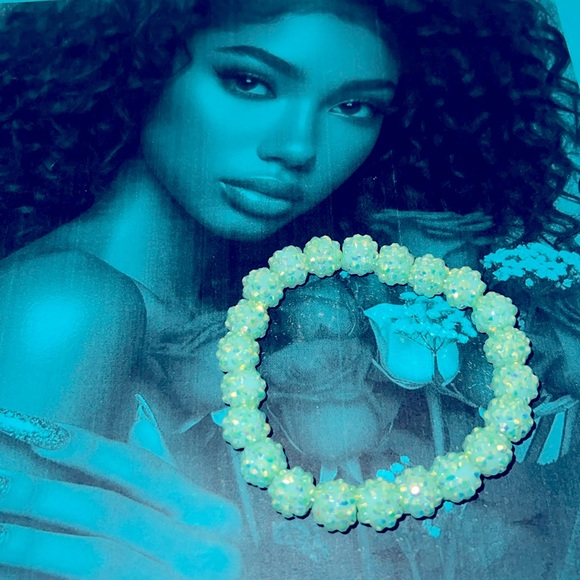 Elegant Chic light blue sparkling Bracelet - Picture 1 of 3